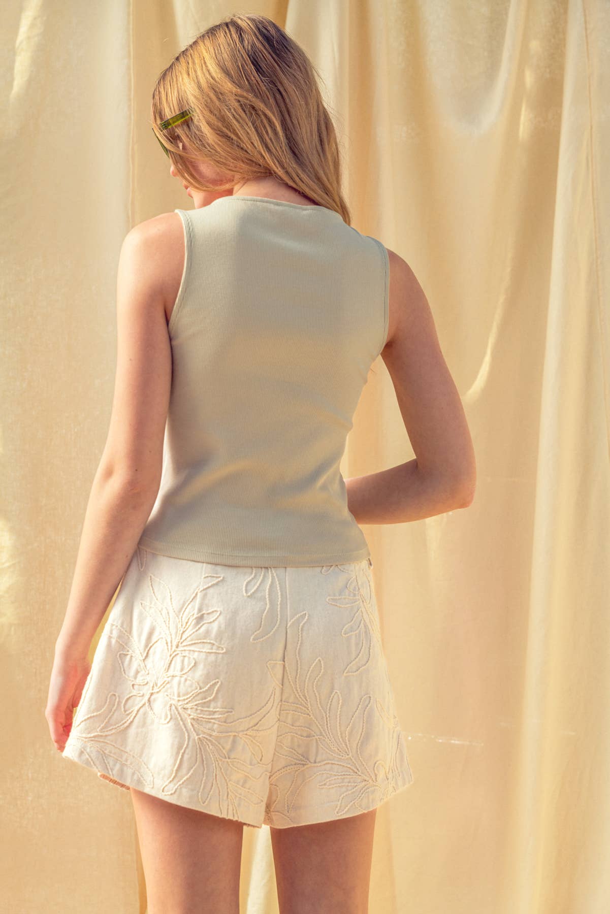 Floral Jacquard Pleated Short