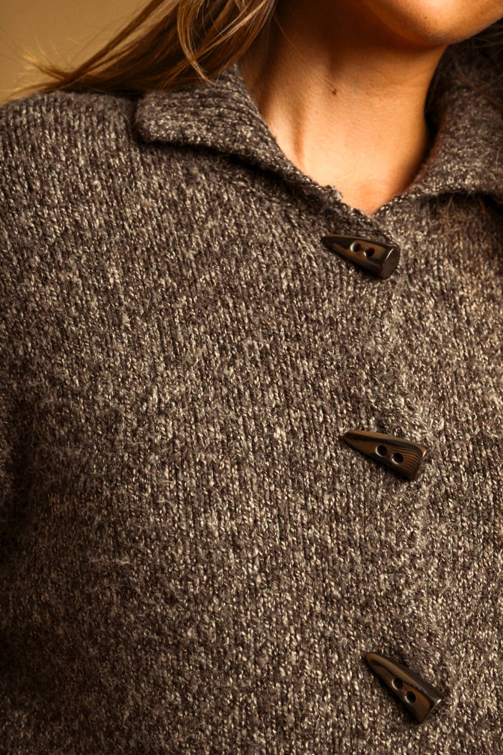 J7491 TWO TONE SWEATER CARDIGAN WITH TOGGLE BUTTON