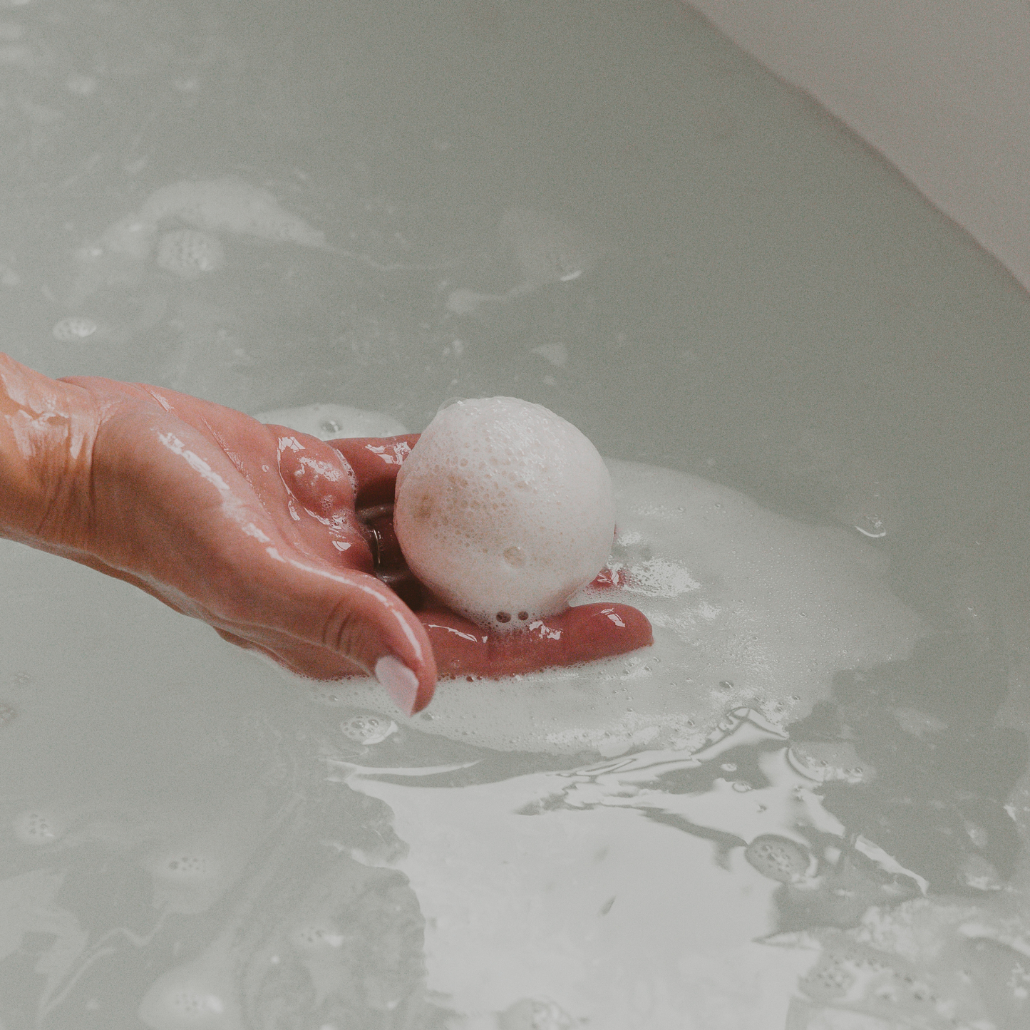 *NEW* White Tea and Jasmine 4.6 oz Bath Bomb