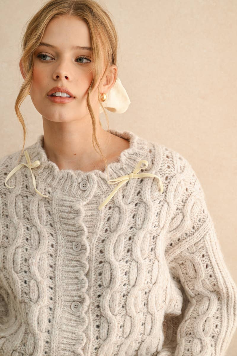SCALOPE EDGE CABLE KNIT CARDIGAN