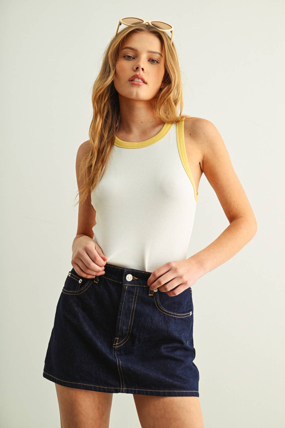 ET6396   COLOR CONTRASTED TANK TOP: TAN / S