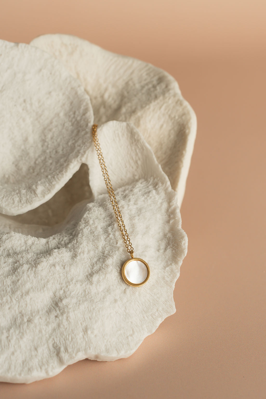 Round Shell Necklace