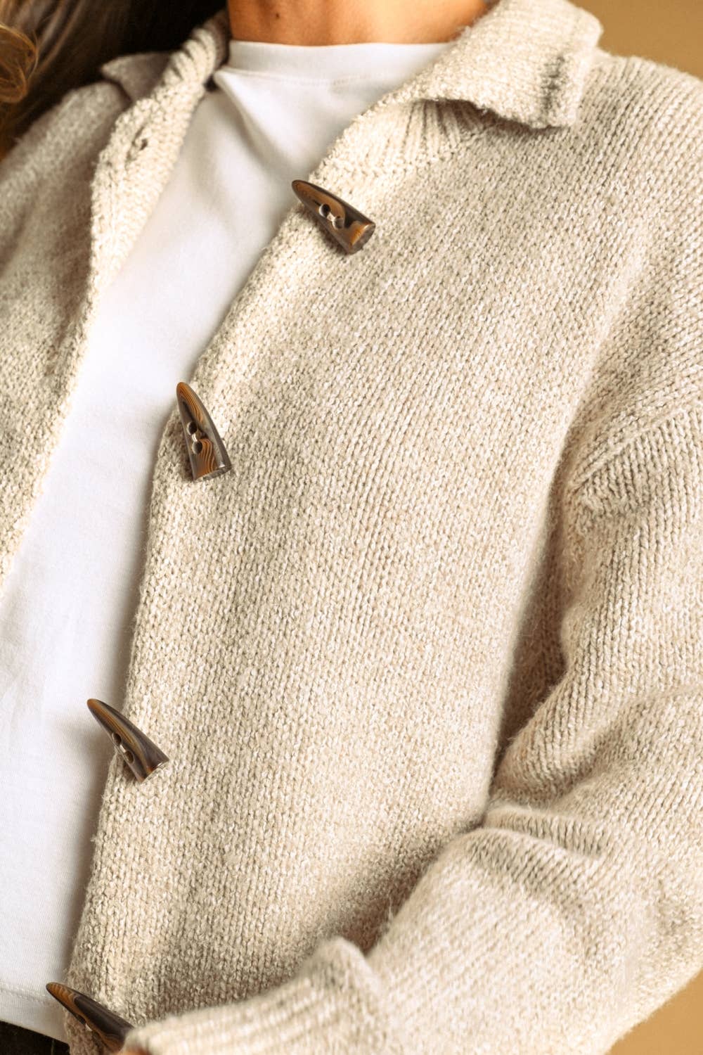 J7491   TWO TONE SWEATER CARDIGAN WITH TOGGLE BUTTON