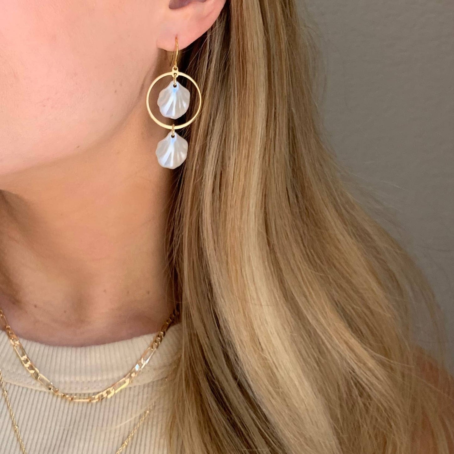 DOUBLE SCOOP SEASHELL HOOPS│gold | coastal jewelry