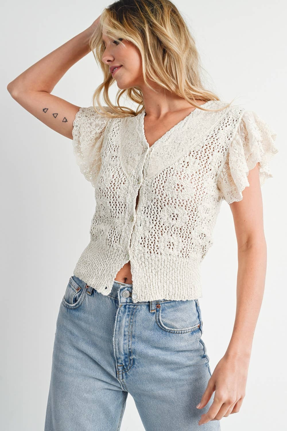 CROCHET BUTTON DOWN RUFFLED SLEEVE TOP: NATURAL, L